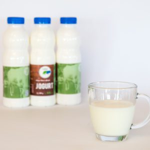 Tekući jogurt 500g - Mljekara Latus. Najmanje 3,2% mm. Sastojci: pasterizirano mlijeko, mljekarska kultura.