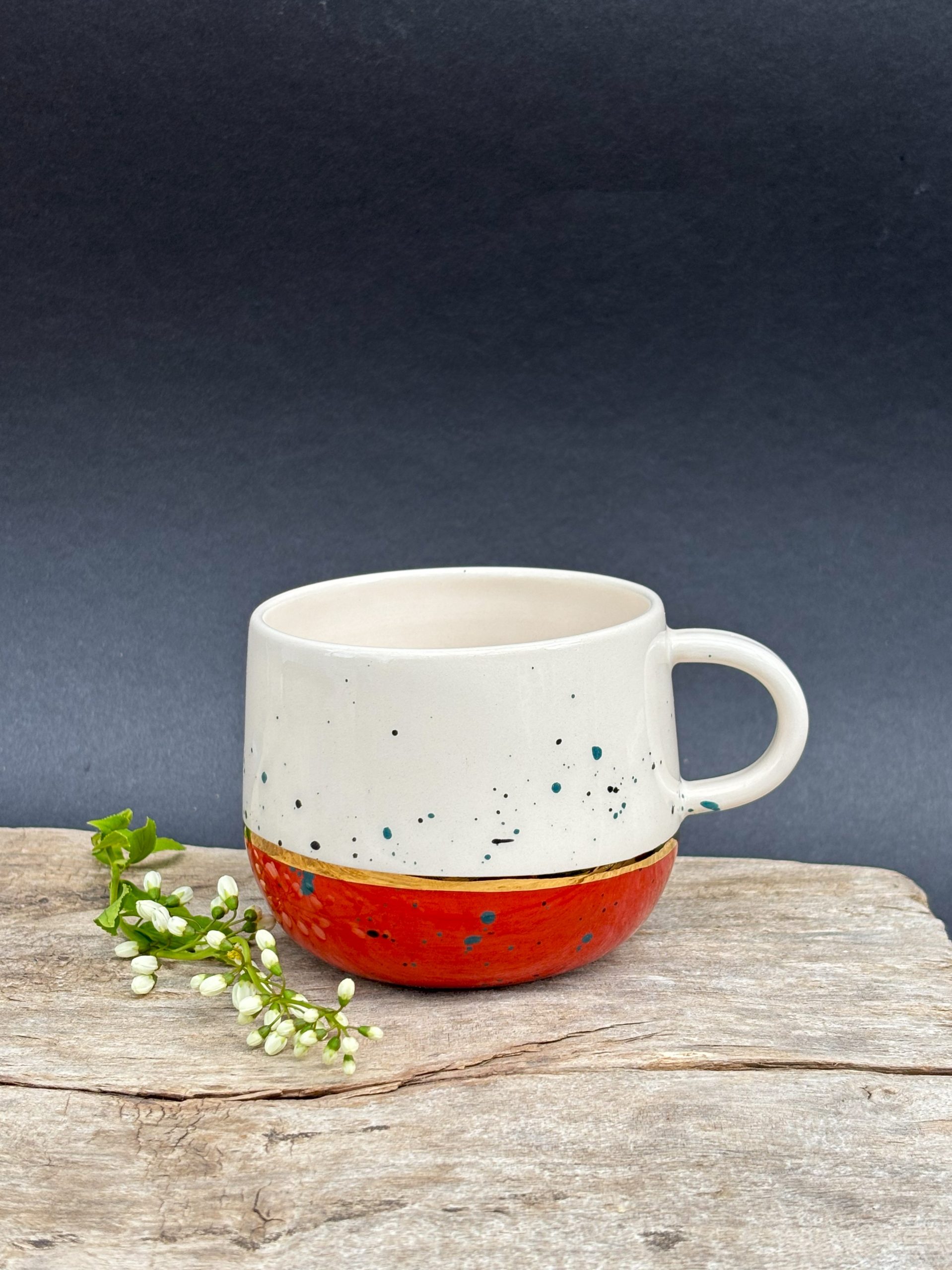 Keramička šalica za kavu ili čaj/ 250ml /24K zlatni lister - crvena - Sun spot