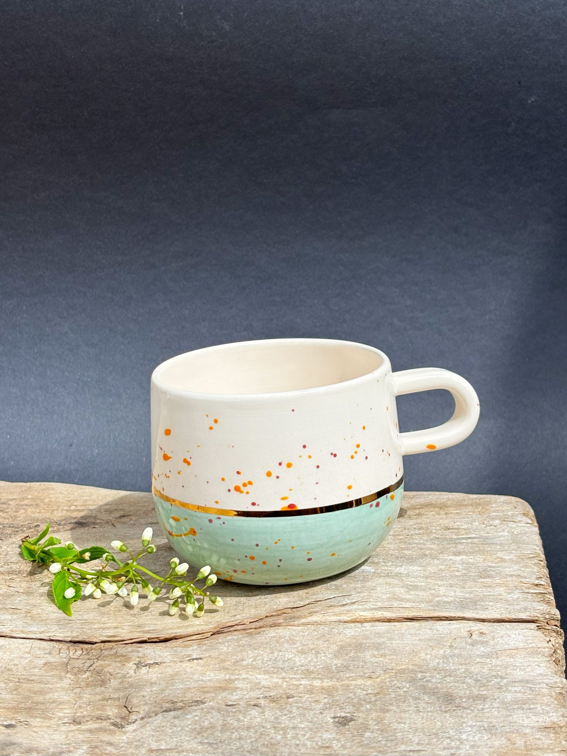 Keramička šalica za kavu ili čaj/ 250ml /24K zlatni lister - mint - Sun spot
