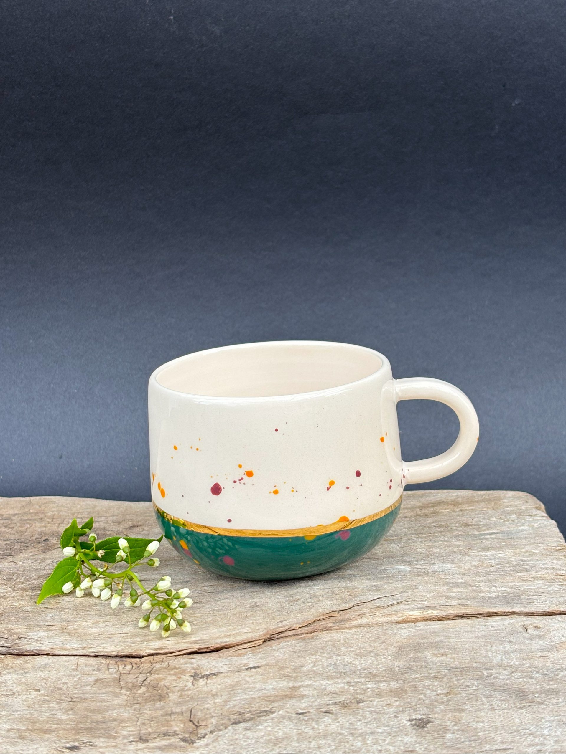 Keramička šalica za kavu ili čaj/ 250ml /24K zlatni lister - zelena - Sun spot