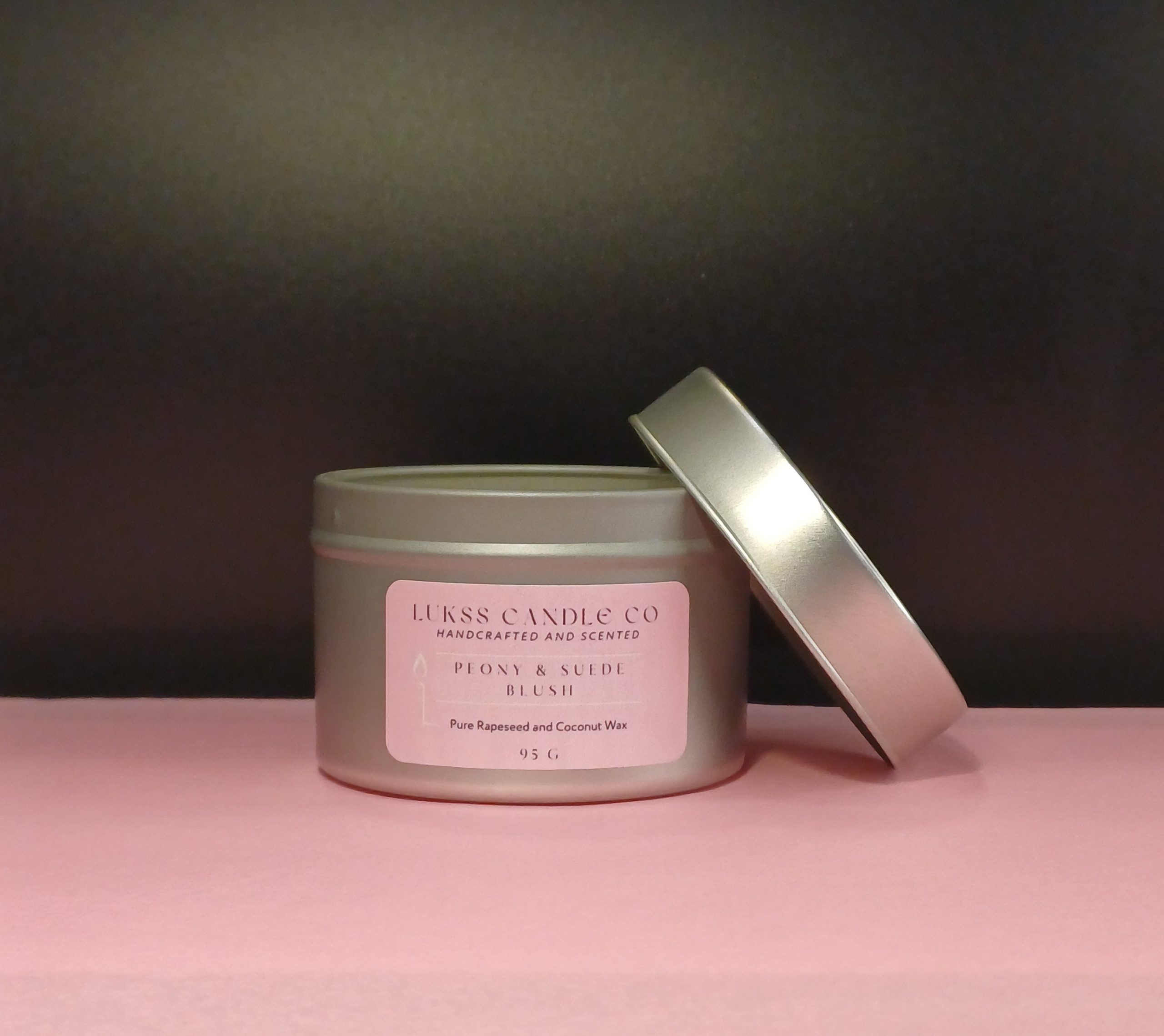 Peony & Blush Suede proljetna kolekcija svijeća - istarski ručni rad 95g - Lukss Candle Co